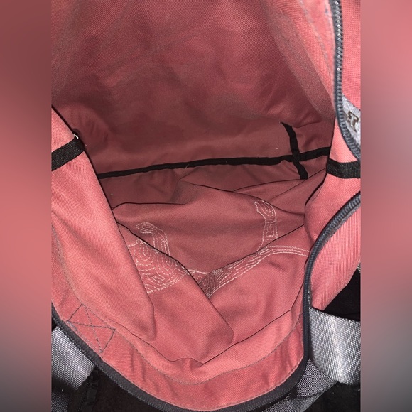 PINK VICTORIA’s secret Large zip bag - Picture 4 of 5